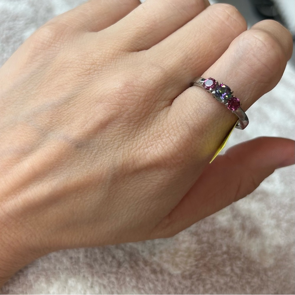 Woman’s ring
